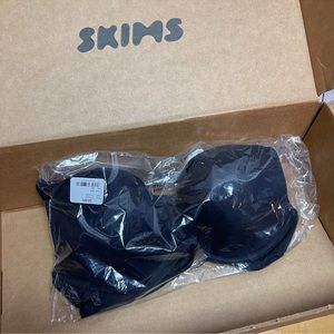NWT Skims Light Pad Up T Shirt Bra-Onyx Black color